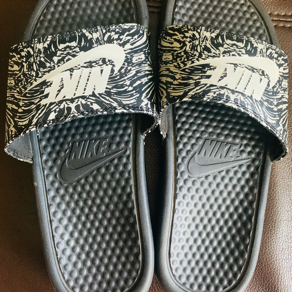 Nike Slides - Picture 3 of 3